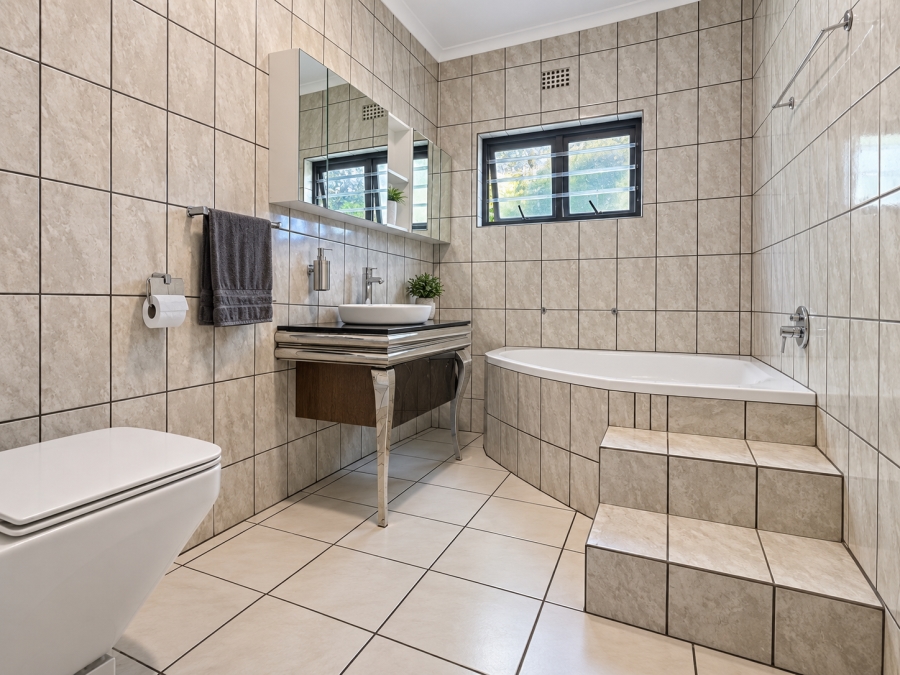3 Bedroom Property for Sale in Lemoenkloof Western Cape